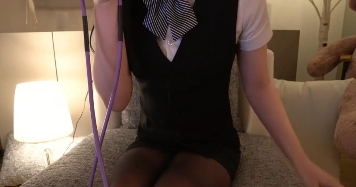 舔耳朵现场送信事务员姐姐的秘密送信浓吻