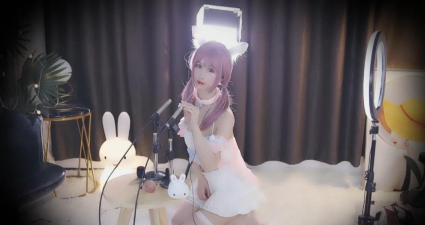 虎牙阿稀稀大魔王粉兔子cos