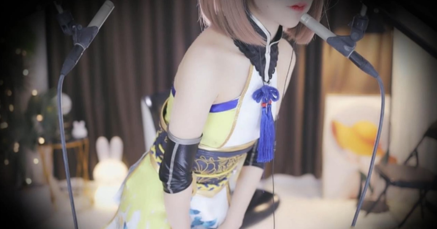 虎牙阿稀稀大魔王 胡桃COS装：舔耳