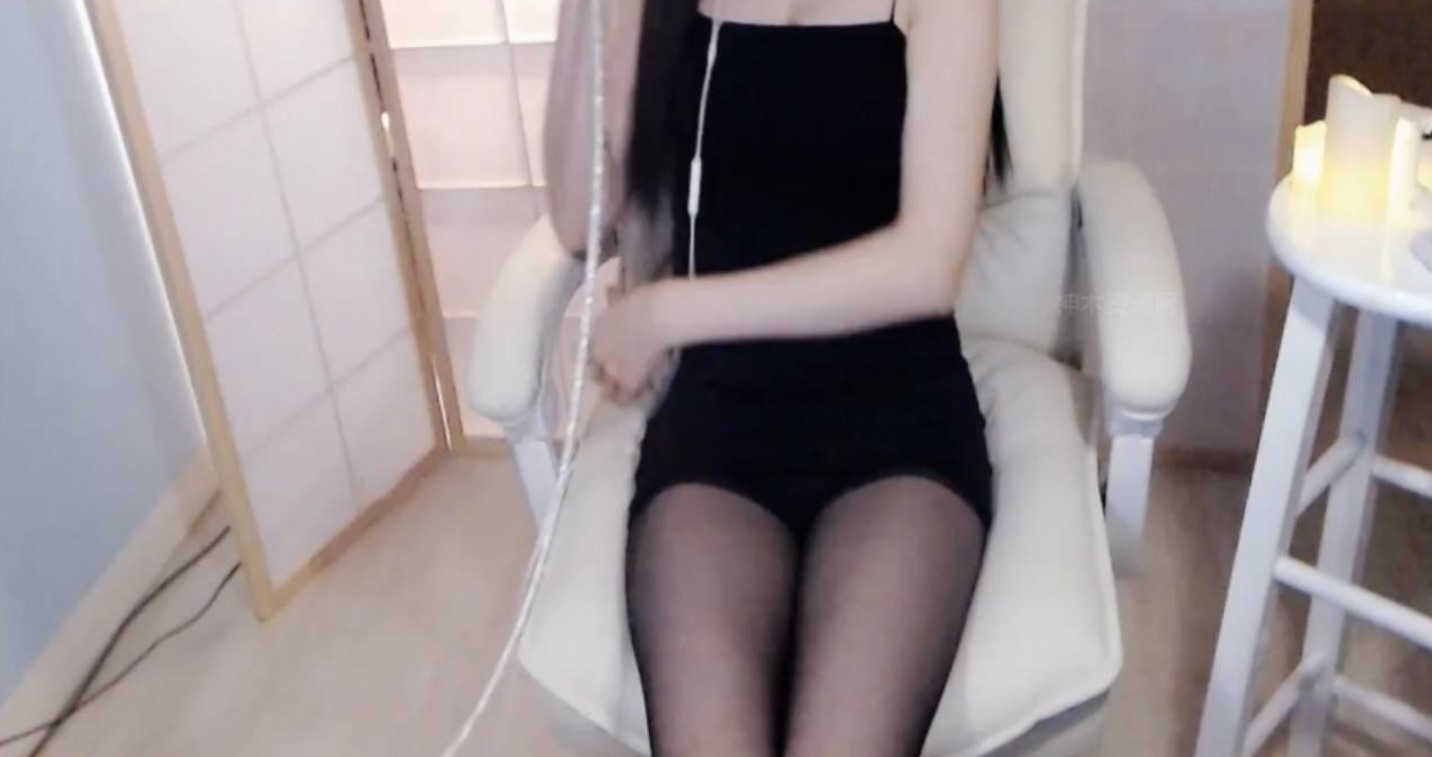 婉儿别闹ASMR撕开姐姐的丝袜 8月付费